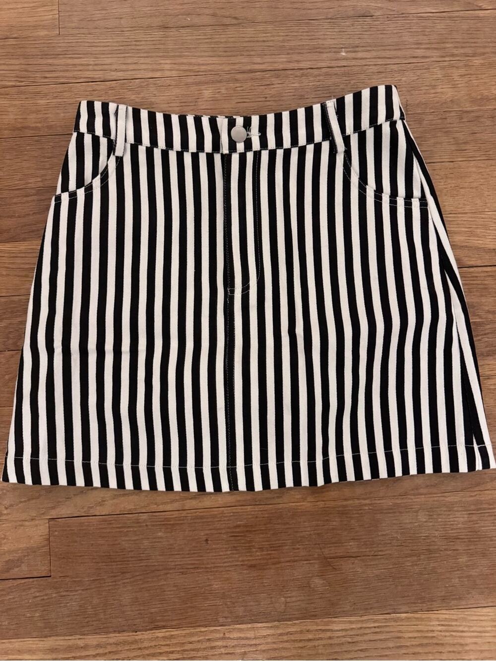 Emory Park Women's Black White Striped A-Line Mini Skirt - Size S
 b15